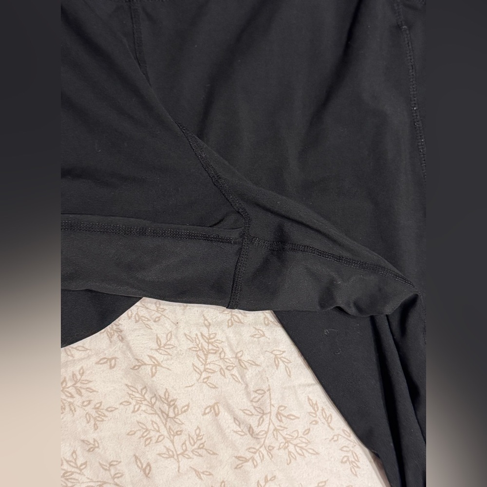LIVI Active Black Leggings w/ Blue Accents & Zipper Pockets – 18/20 - Picture 4 of 5